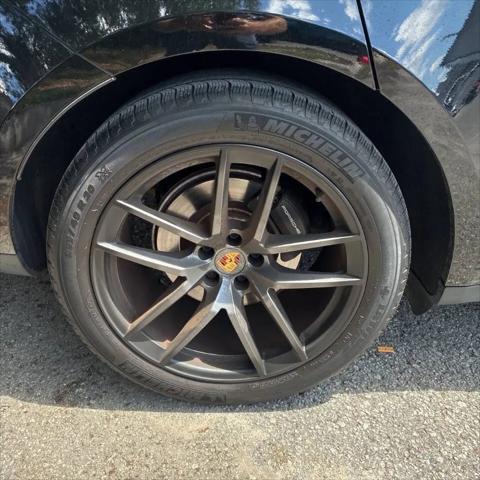 2023 Porsche Macan T