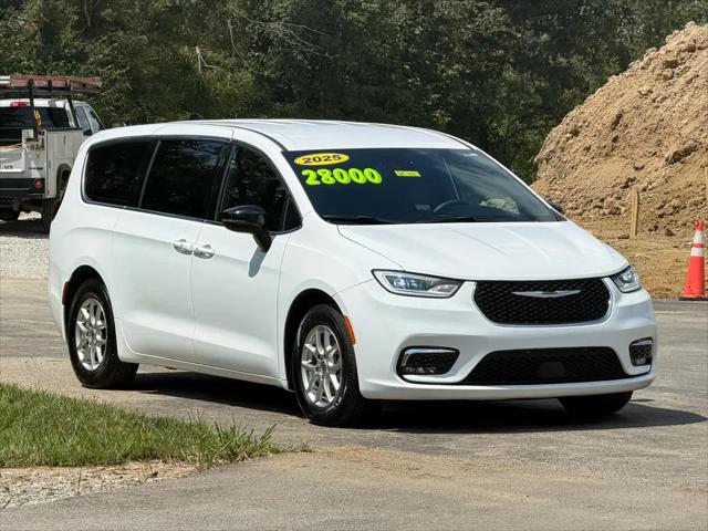 2025 Chrysler Pacifica Select for sale near Mt Orab, OH