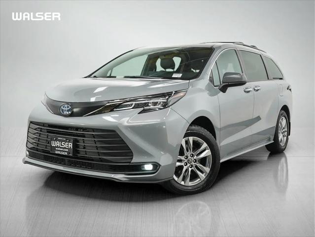 2022 Toyota Sienna XLE Woodland Edition for sale in Bloomington, MN