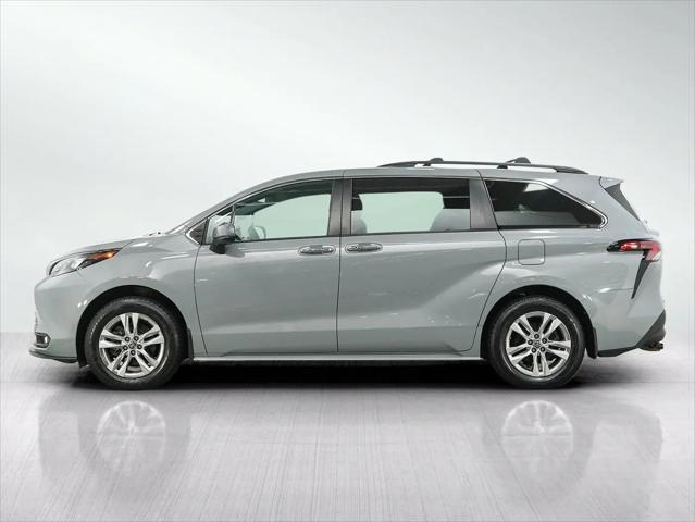 2022 Toyota Sienna XLE Woodland Edition