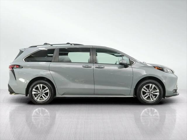 2022 Toyota Sienna XLE Woodland Edition