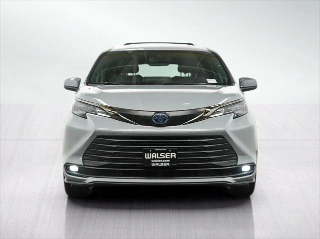 2022 Toyota Sienna XLE Woodland Edition
