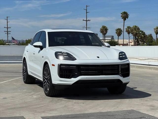 2025 Porsche Cayenne E-Hybrid Turbo