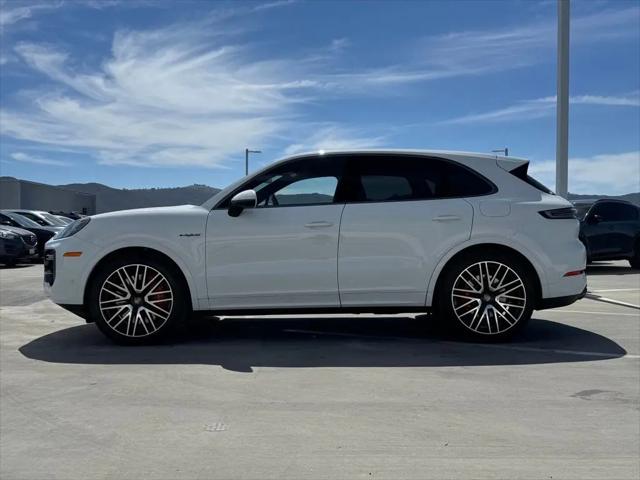 2025 Porsche Cayenne E-Hybrid Turbo