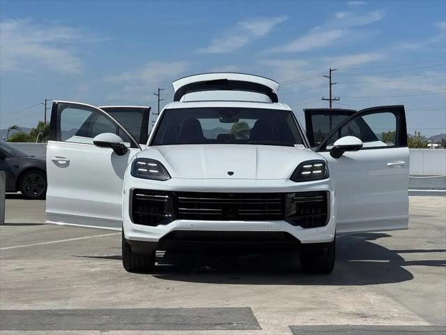 2025 Porsche Cayenne E-Hybrid Turbo