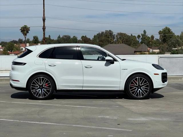2025 Porsche Cayenne E-Hybrid Turbo