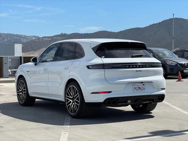 2025 Porsche Cayenne E-Hybrid Turbo