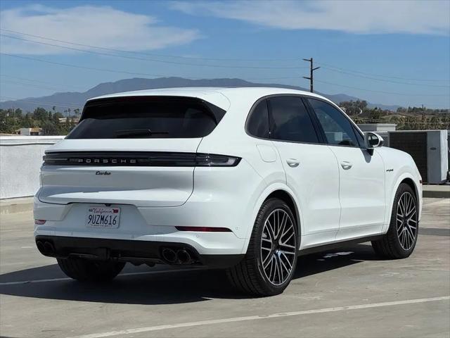 2025 Porsche Cayenne E-Hybrid Turbo