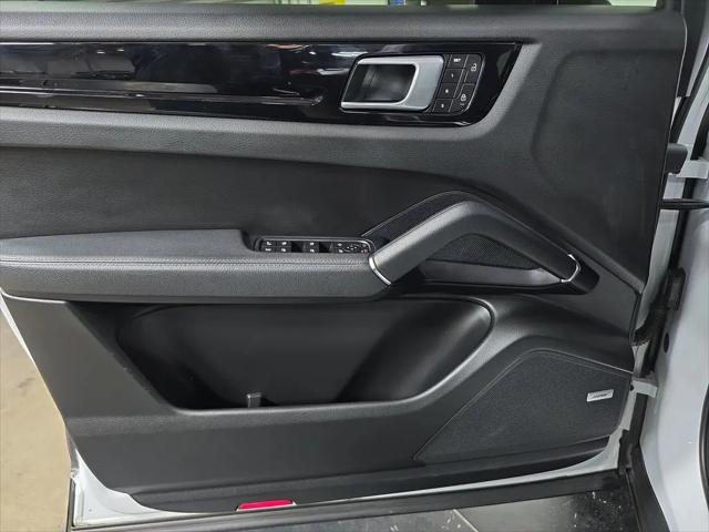 2022 Porsche Cayenne E-Hybrid Platinum Edition