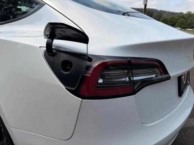2022 Tesla Model 3 Rear-Wheel Drive