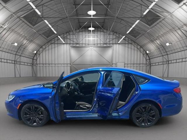 2017 Chrysler 200 Touring