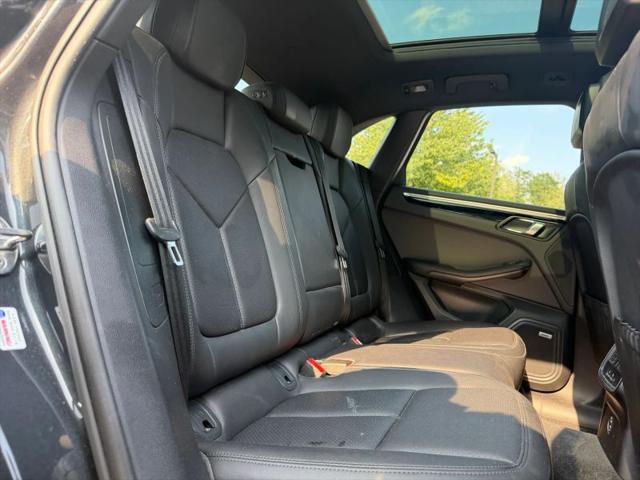2022 Porsche Macan Base