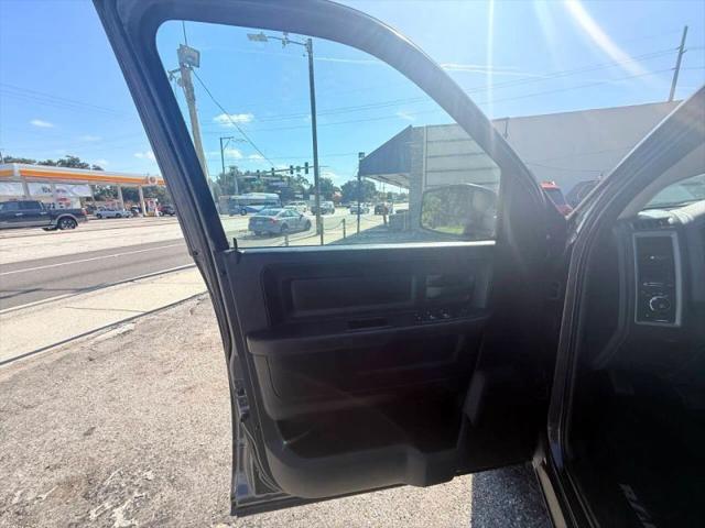 2017 Ram 1500 Express Crew Cab 4x4 57 Box