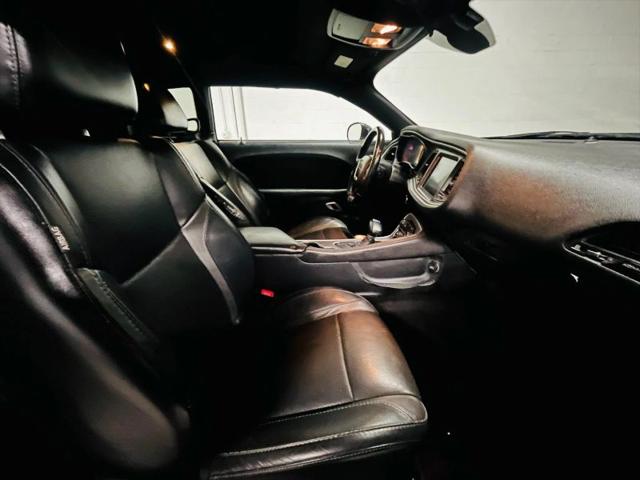 2016 Dodge Challenger SXT Plus