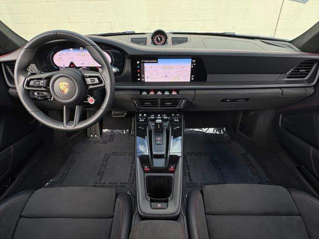 2025 Porsche 911 Carrera 4 GTS