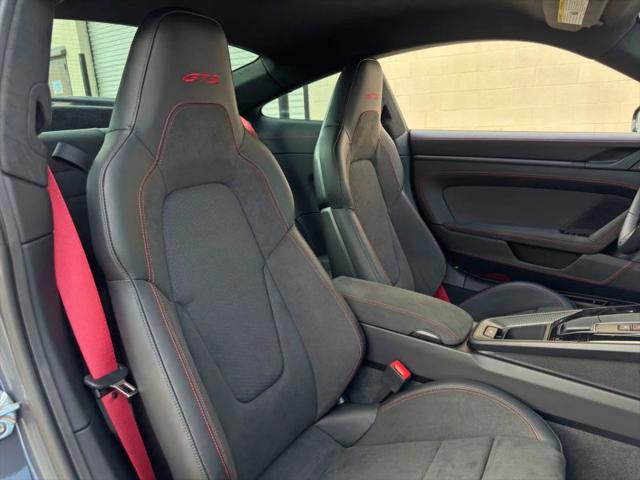 2025 Porsche 911 Carrera 4 GTS