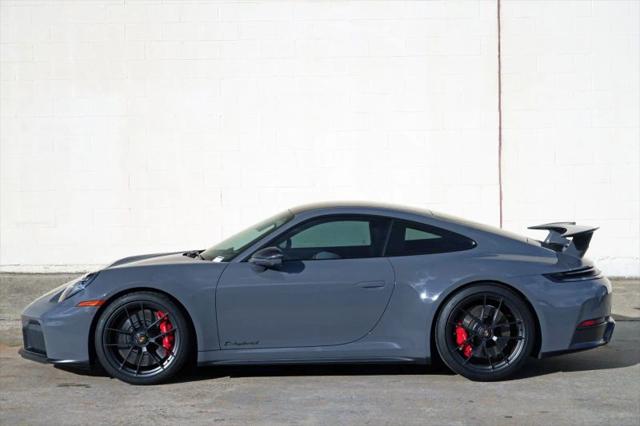 2025 Porsche 911 Carrera 4 GTS