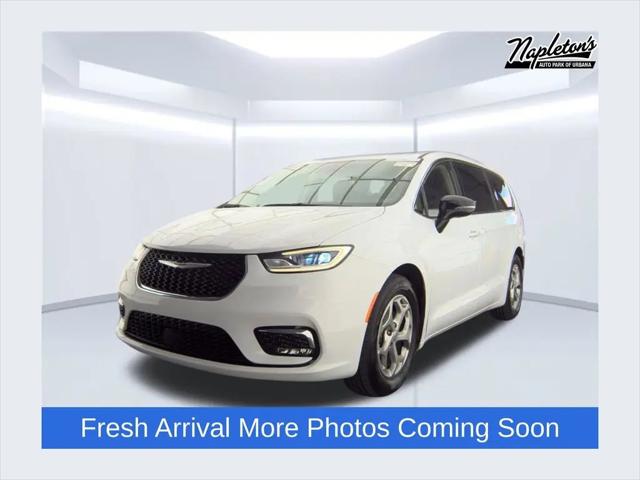 2024 Chrysler Pacifica Limited for sale in Urbana, IL