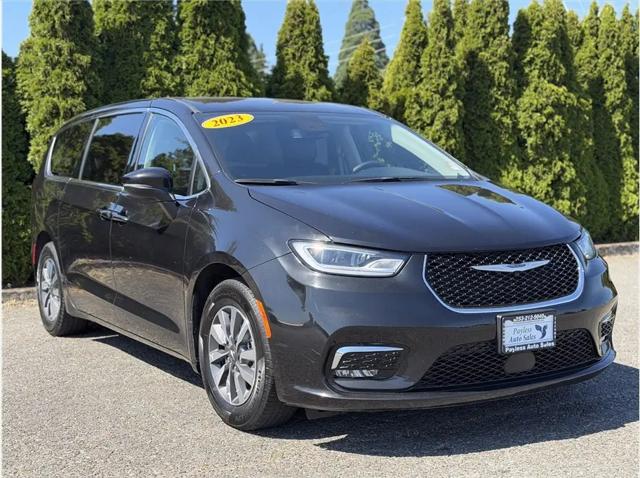 2023 Chrysler Pacifica Hybrid Touring L for sale in Lakewood, WA
