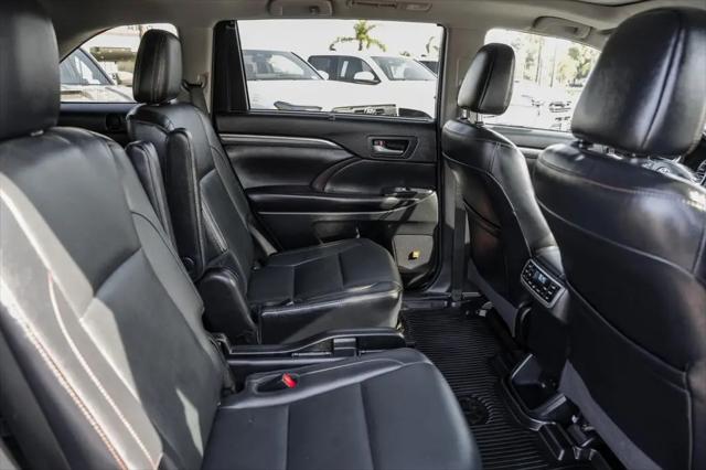 2017 Toyota Highlander Limited Platinum