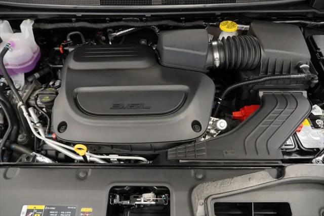 2027 Chrysler Pacifica Select