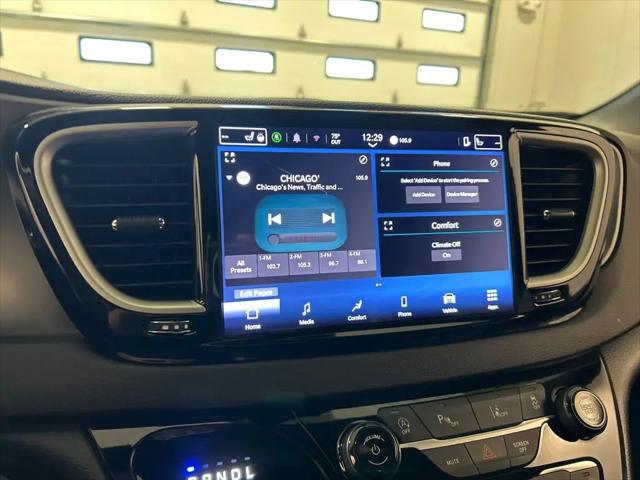 2025 Chrysler Pacifica Select