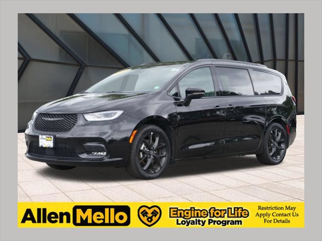 2025 Chrysler Pacifica Limited for sale in Nashua, NH