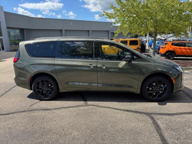 2027 Chrysler Pacifica PACIFICA LIMITED AWD