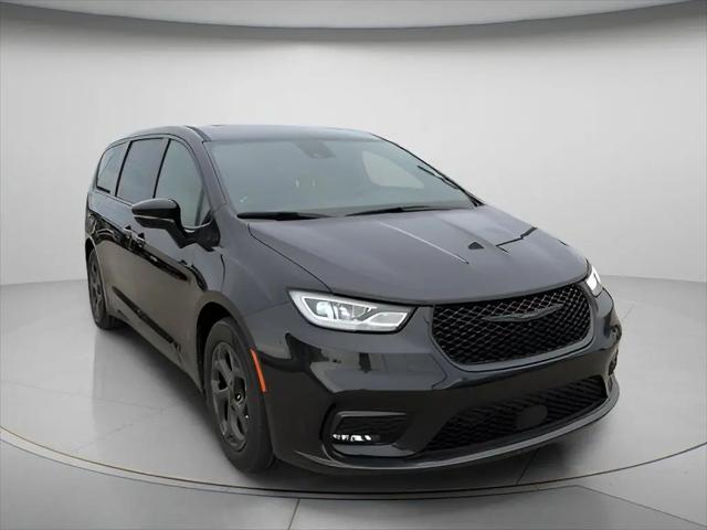 2023 Chrysler Pacifica Hybrid Limited for sale in Chillicothe, MO
