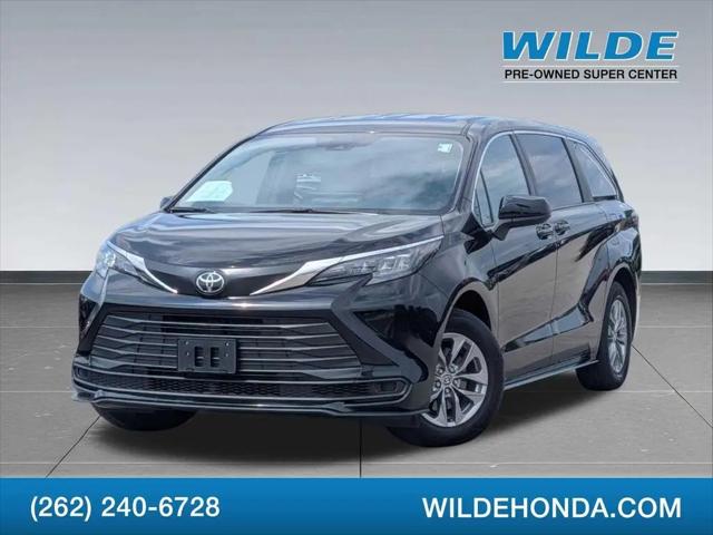 2026 Toyota Sienna LE for sale in Waukesha, WI