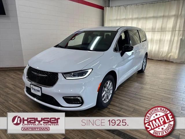 2025 Chrysler Pacifica Select for sale in Watertown, WI