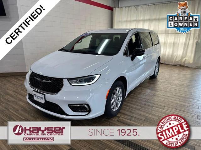2025 Chrysler Pacifica Select for sale in Watertown, WI