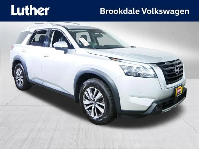 2022 Nissan Pathfinder SL 4WD for sale in Minneapolis, MN