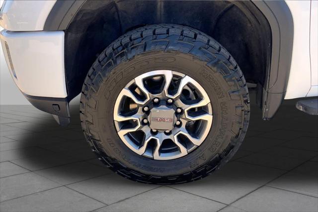 Used 2022 GMC Sierra 2500HD 4WD Crew Cab Standard Bed AT4 For Sale in Lubbock, TX
