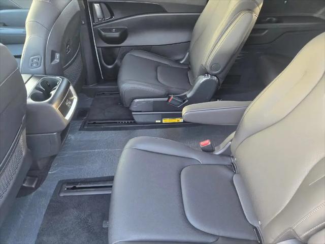 2027 Kia Carnival EX
