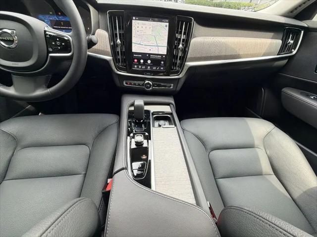 2025 Volvo S90 B6 Plus