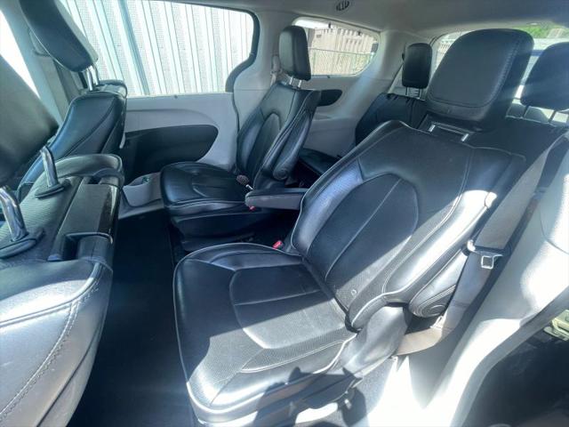 2017 Chrysler Pacifica Hybrid Platinum