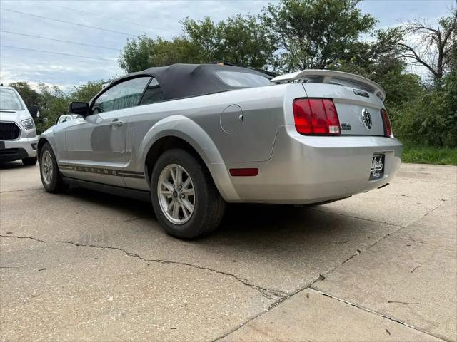 2007 Ford Mustang V6 Deluxe