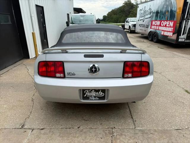 2007 Ford Mustang V6 Deluxe