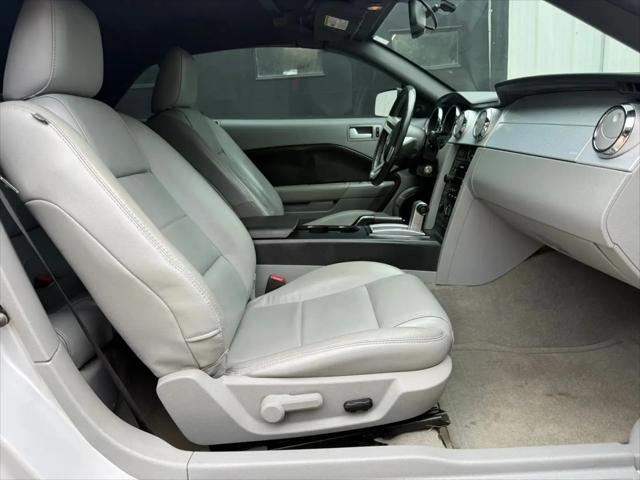2007 Ford Mustang V6 Deluxe