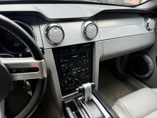 2007 Ford Mustang V6 Deluxe