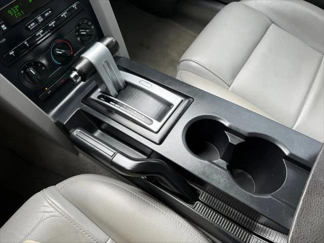 2007 Ford Mustang V6 Deluxe