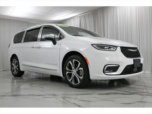 2025 Chrysler Pacifica Pinnacle AWD
