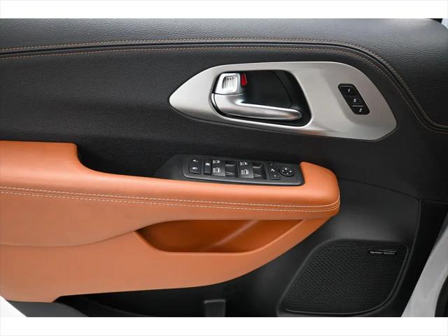 2025 Chrysler Pacifica Pinnacle AWD