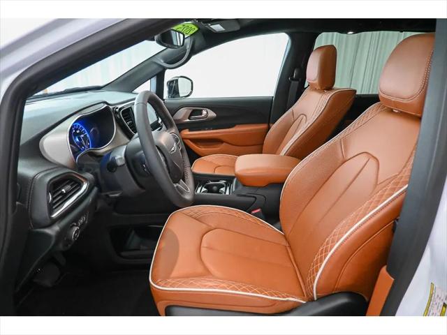 2025 Chrysler Pacifica Pinnacle AWD
