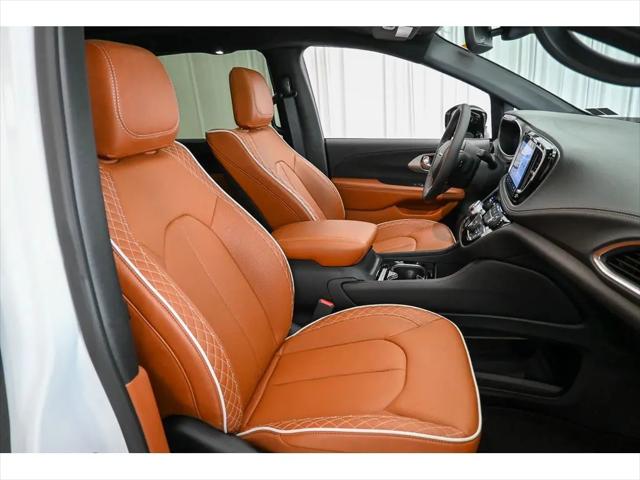 2025 Chrysler Pacifica Pinnacle AWD
