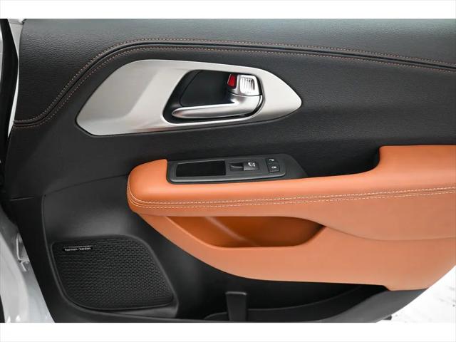 2025 Chrysler Pacifica Pinnacle AWD
