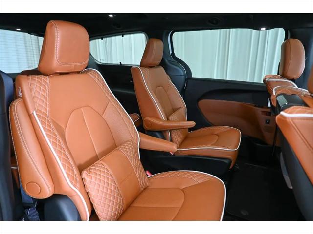 2025 Chrysler Pacifica Pinnacle AWD