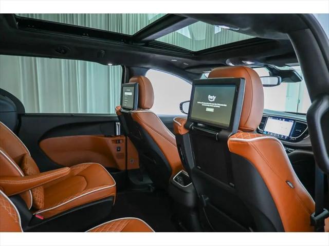 2025 Chrysler Pacifica Pinnacle AWD