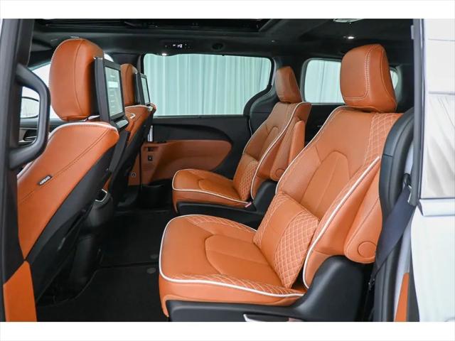 2025 Chrysler Pacifica Pinnacle AWD